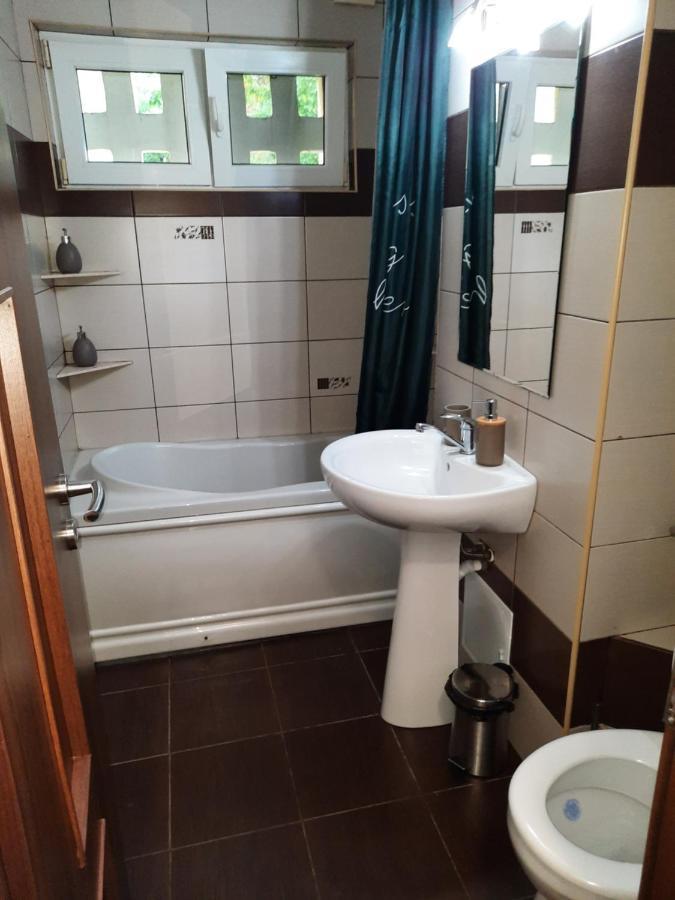 Cozy Three Rooms Apartment Cluj-Napoca Esterno foto