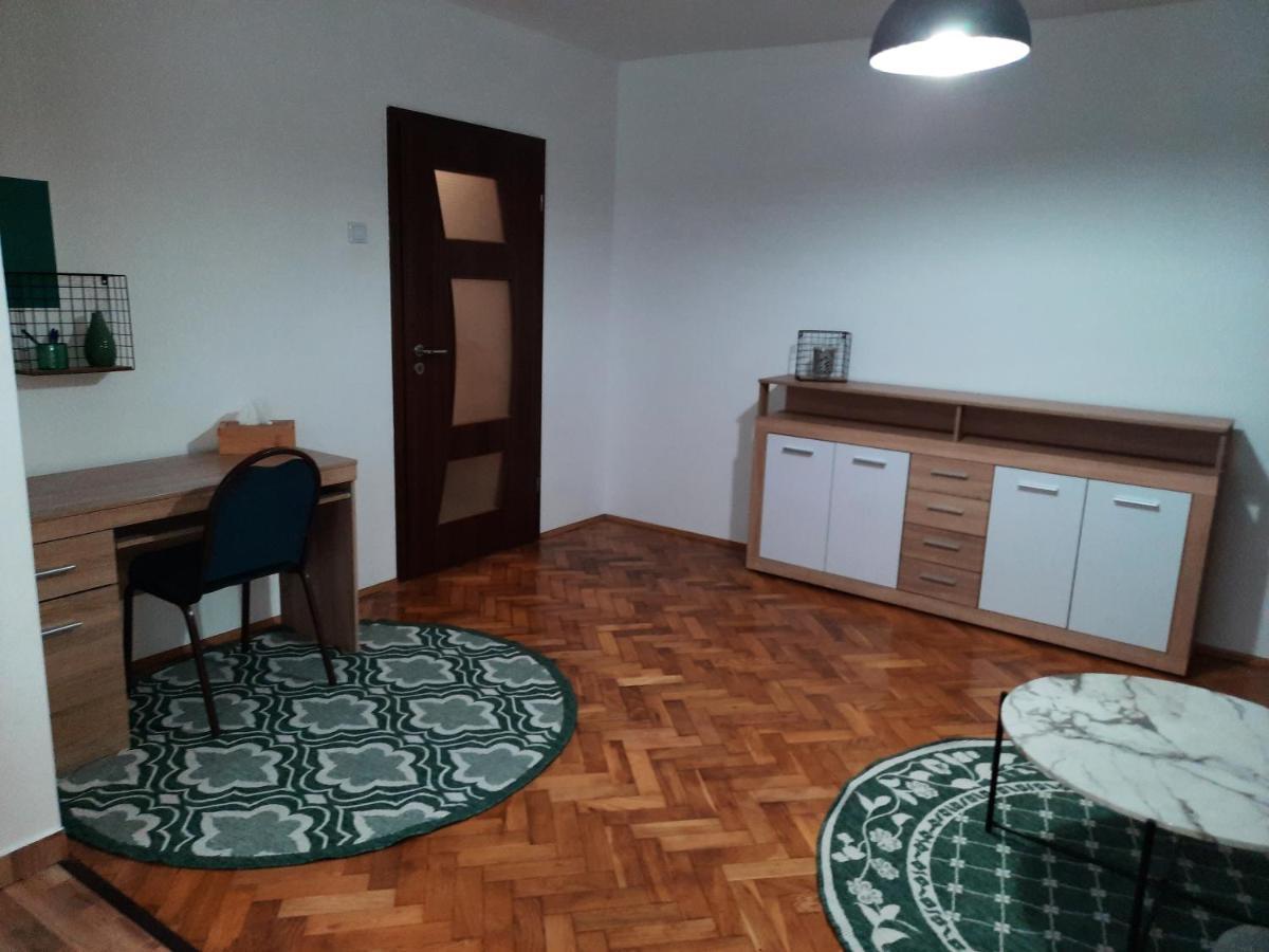 Cozy Three Rooms Apartment Cluj-Napoca Esterno foto